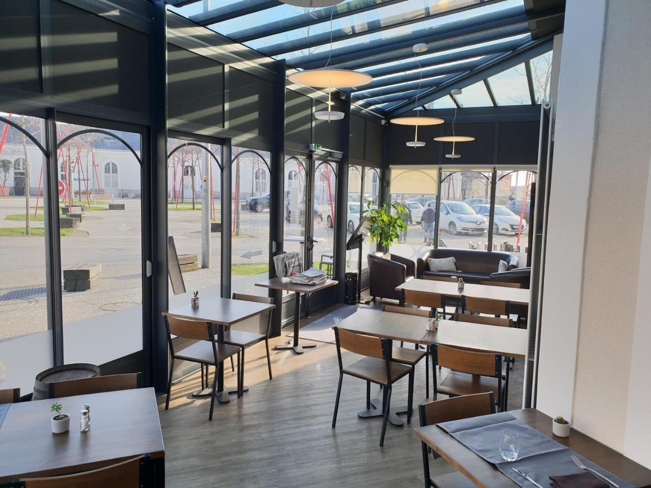 Hotel De La Gare - Restaurant Bistro Quai La Roche-sur-Yon Exteriör bild